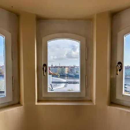 Janackovo - Riverside 4* براغ