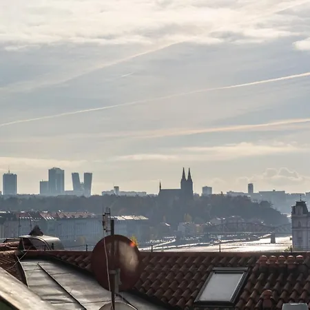 Janackovo - Riverside Lägenhetshotell Prag