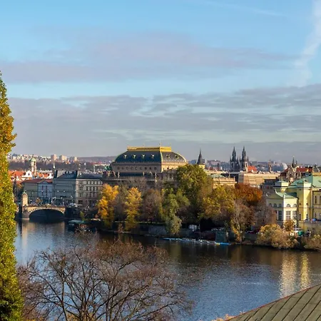 Janackovo - Riverside Lägenhetshotell Prag