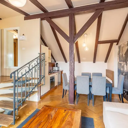 Lägenhetshotell Janackovo - Riverside Prag