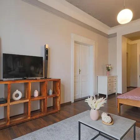 Lägenhetshotell Janackovo - Riverside Prag